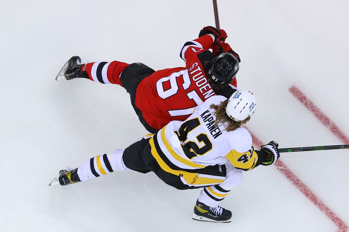 NHL: DEC 19 Penguins at Devils