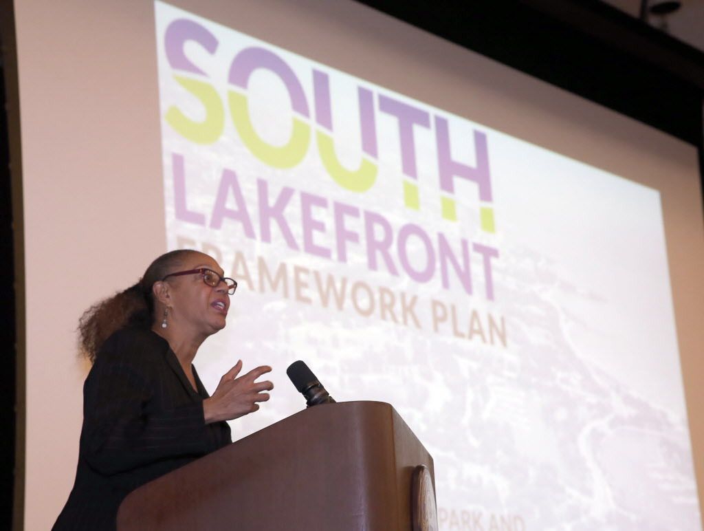 Ald. Leslie Hairston (5th) addresses the community meeting on golf plans at Jackson and South Shore parks in Chicago. | Kevin Tanaka/For the Sun Times