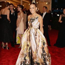SJP in Giles and a Philip Treacy mohawk