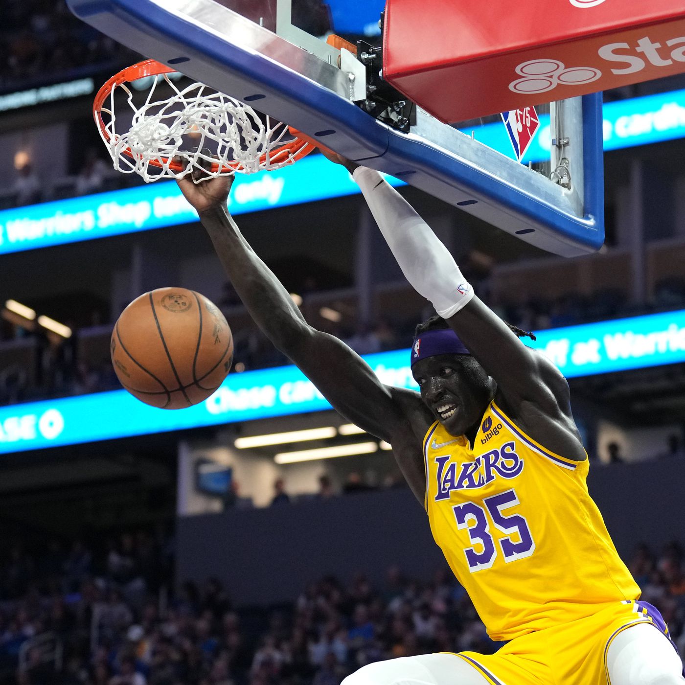 Wenyen Gabriel signs two-year deal with Lakers, team option for 2022-23 - Silver Screen and Roll