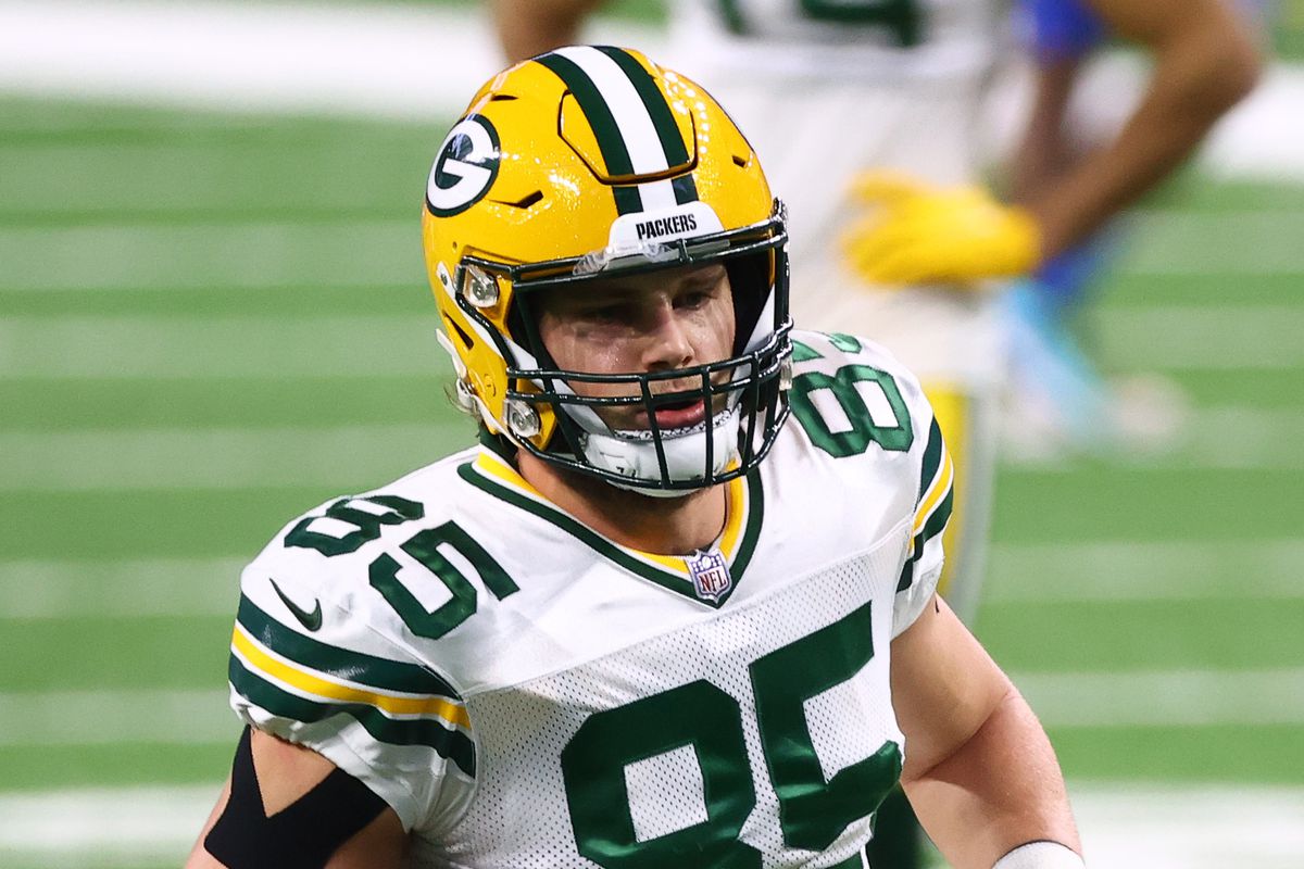 Robert Tonyan #85 of the Green Bay Packers warms up before the game against the Detroit Lions at Ford Field on December 13, 2020 in Detroit, Michigan.
