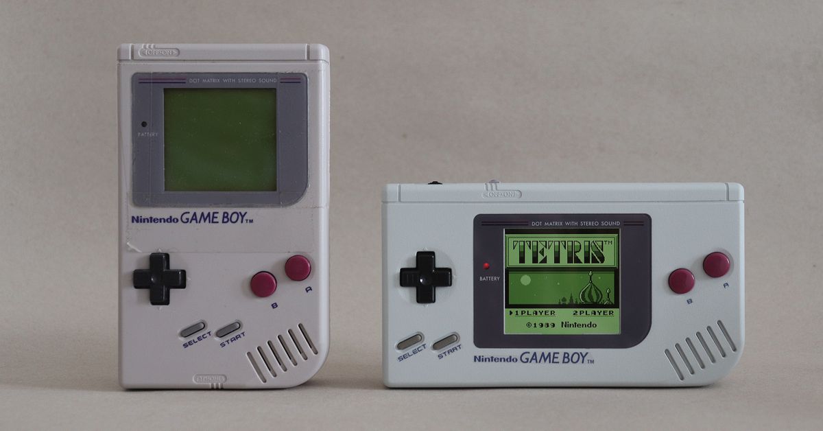 Here’s an original Nintendo Game Boy ‘DMG’ but in the Advance orientation