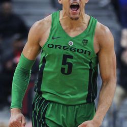 Oregon Ducks guard Elijah Brown reacts near the end of the game against the Utah Utes during the Pac-12 basketball tournament in Las Vegas on Thursday, March 8, 2018.