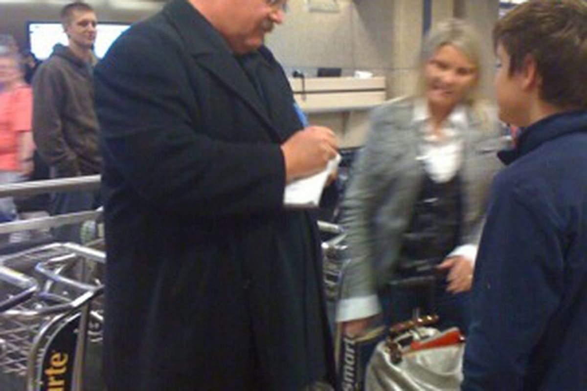 My mom actually snapped this picture of Andy Reid at the Salt Lake City Airport yesterday. Naturally she sent it to me.