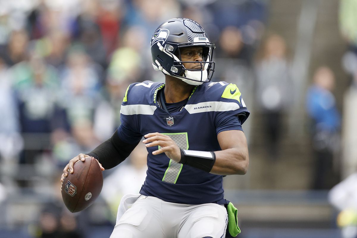 SEATTLE, WASHINGTON - JANUARY 01: Geno Smith #7 of the Seattle Seahawks looks to pass against the New York Jets during the second quarter at Lumen Field on January 01, 2023 in Seattle, Washington.