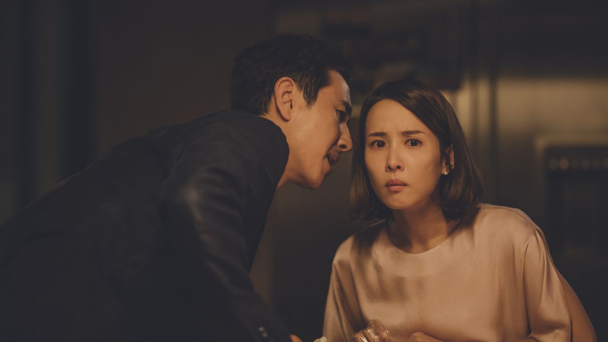 mr. park whispers something scandalous to his wife in parasite