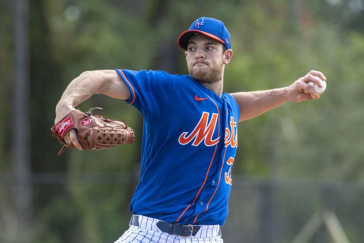New York Mets left handed pitcher Steven Matz warms up in a spring training workout