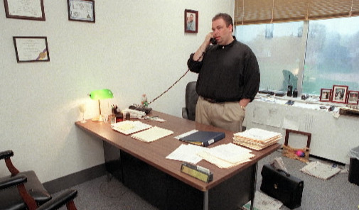 Lee Anglin in his office at the Journal News Group in 2000. | Brian Jackson / Sun-Times