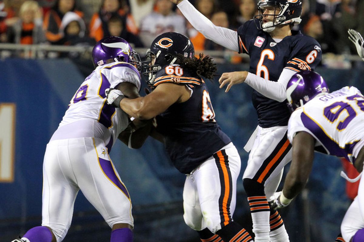 CHICAGO, IL - OCTOBER 16:  Jay Cutler #6 of the  Chicago Bears makes a play against the Minnesota Vikings at Soldier Field on October 16, 2011 in Chicago, Illinois.  (Photo by Tasos Katopodis /Getty Images)