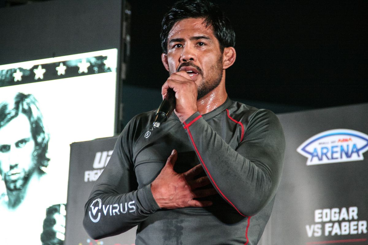 Mark Muñoz during the UFC Fight Night Manila open workout in 2015. 