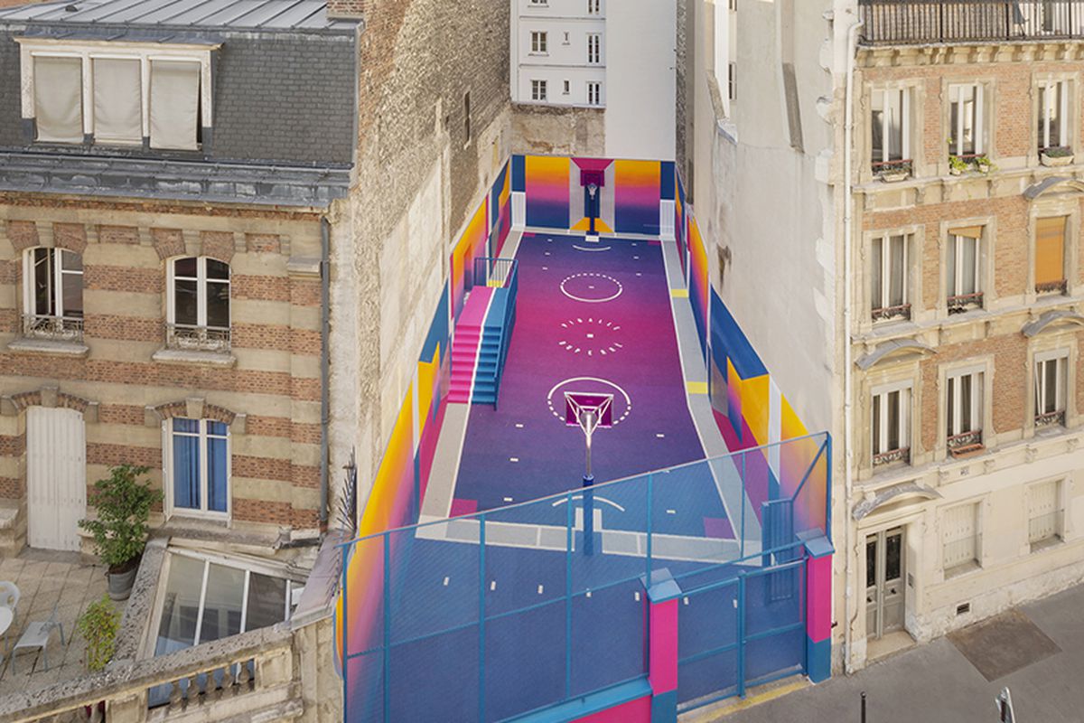 basketball court in Paris painted in gradients 