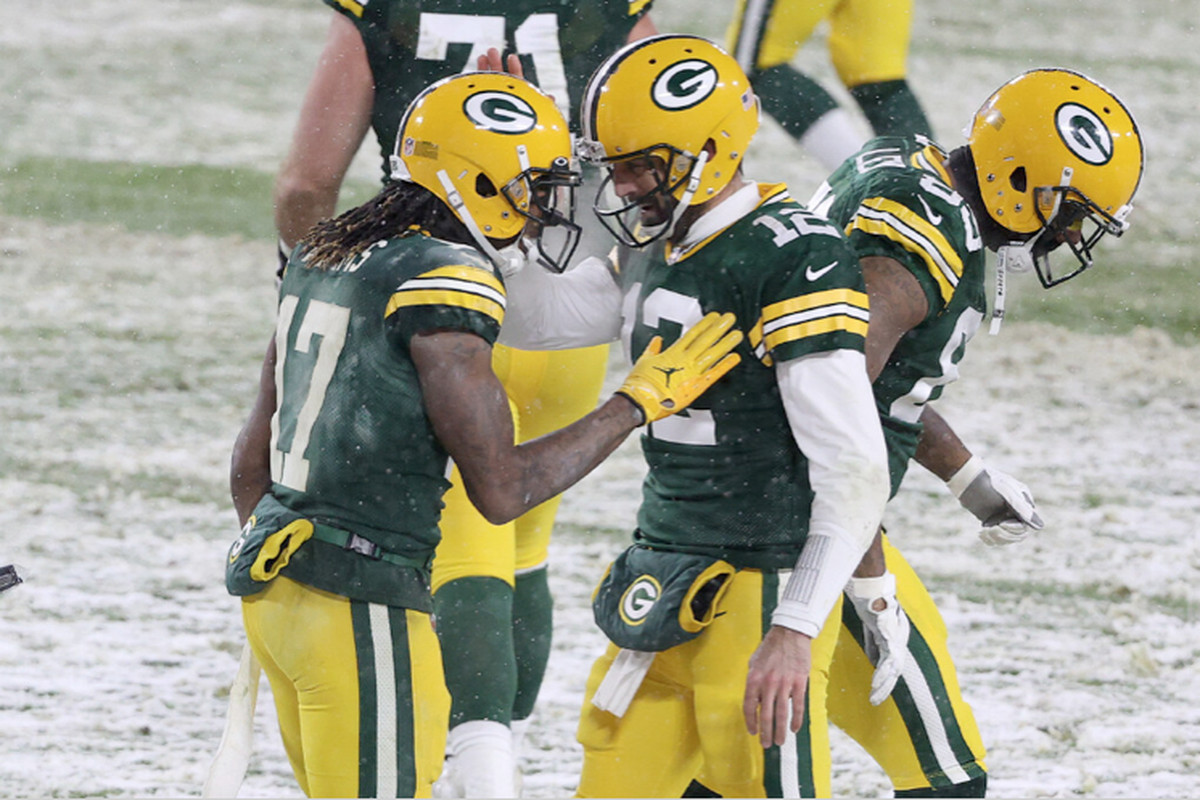 Aaron Rodgers celebrates a touchdown with Davante Adams during the third quarter Sunday against the Titans at Lambeau Field in Green Bay, Wis.