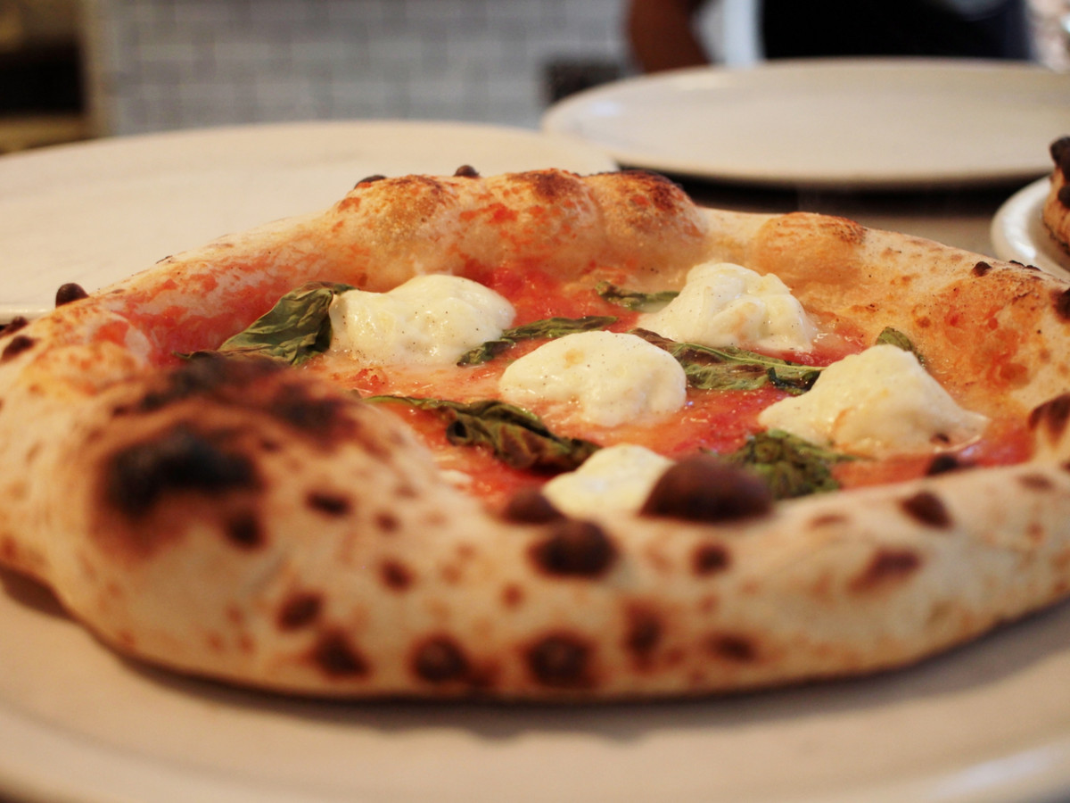Neapolitan pizza at 2 Amys