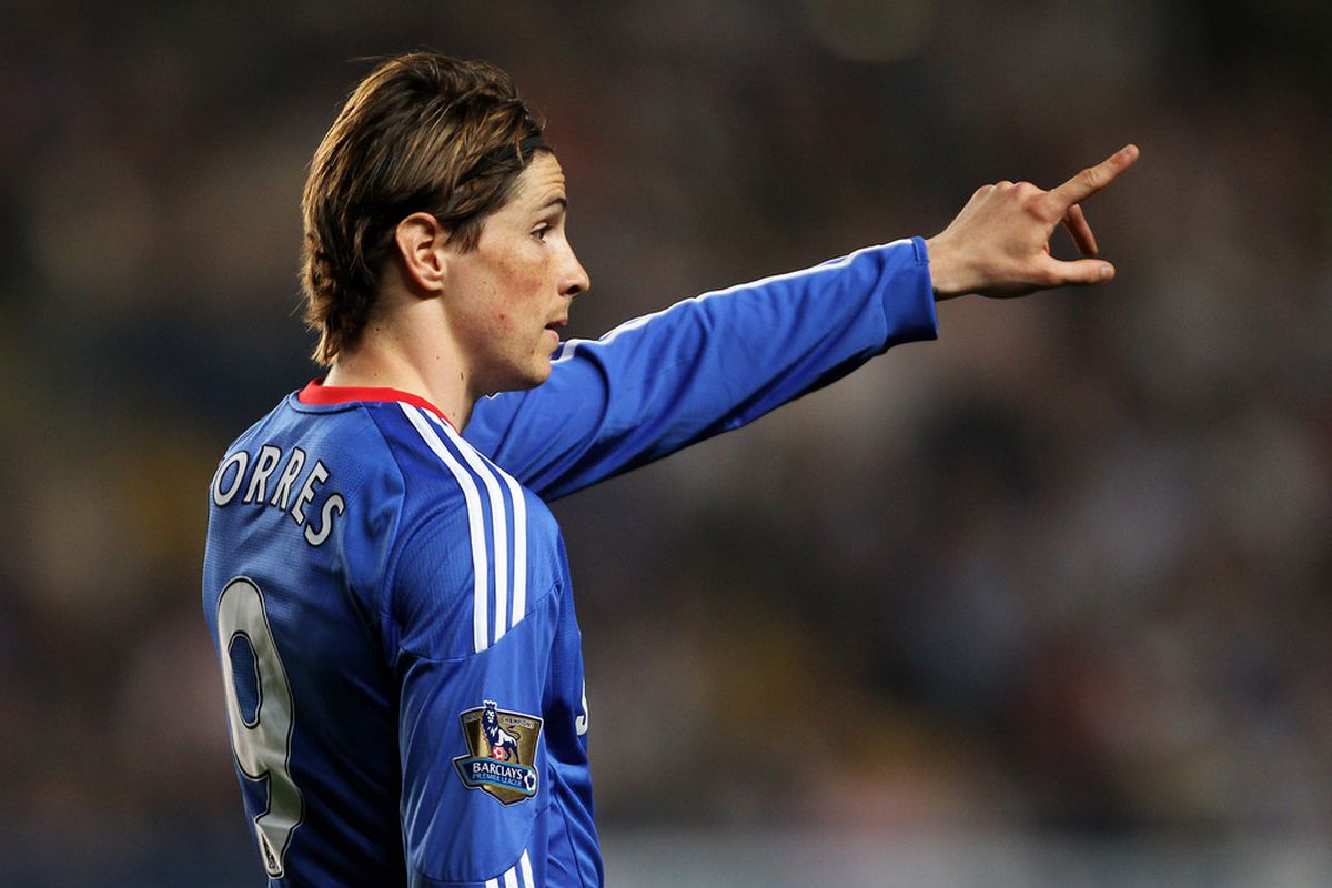LONDON, ENGLAND - APRIL 20:  Fernando Torres of Chelsea gives instructions during the Barclays Premier League match between Chelsea and Birmingham City at Stamford Bridge on April 20, 2011 in London, England.  (Photo by Clive Rose/Getty Images)