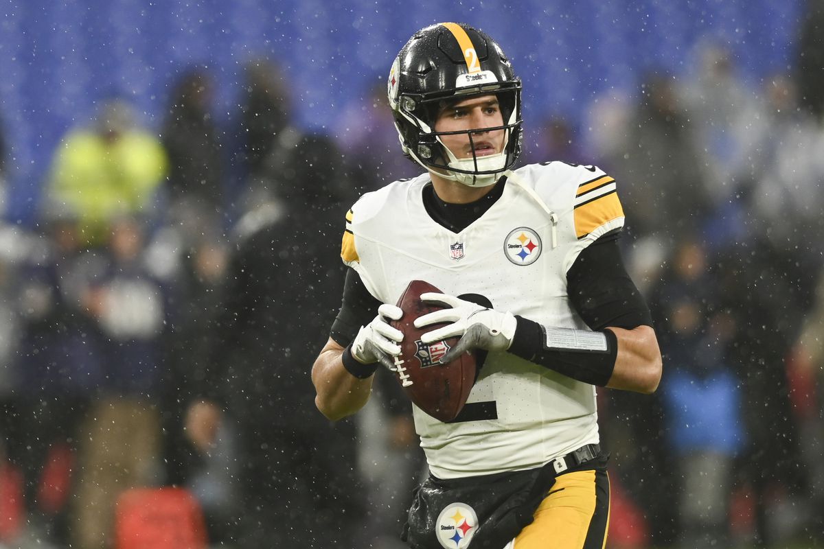 Baltimore, Maryland, USA; Pittsburgh Steelers quarterback Mason Rudolph (2) looks to throw before the game against the Baltimore Ravens at M&amp;amp;T Bank Stadium.&nbsp;