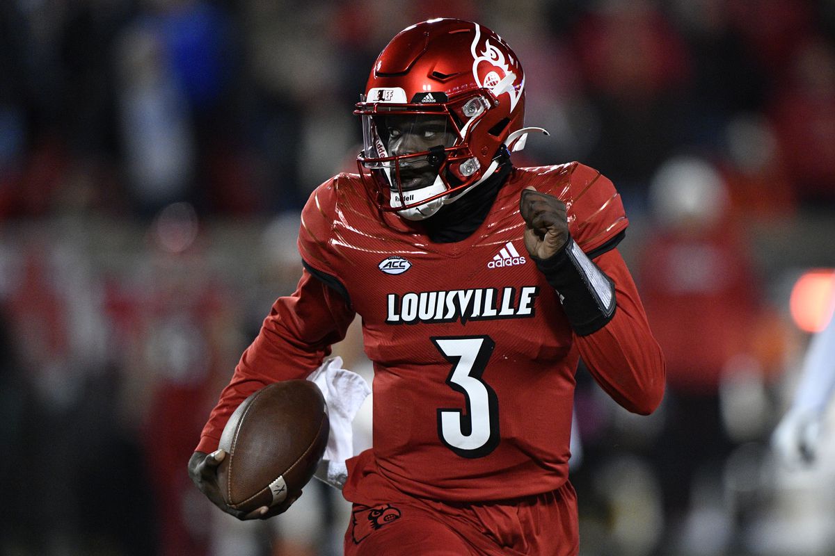 Louisville Cardinals quarterback Malik Cunningham runs the ball against the Kentucky Wildcats during the second quarter at Cardinal Stadium. Kentucky won 52-21.