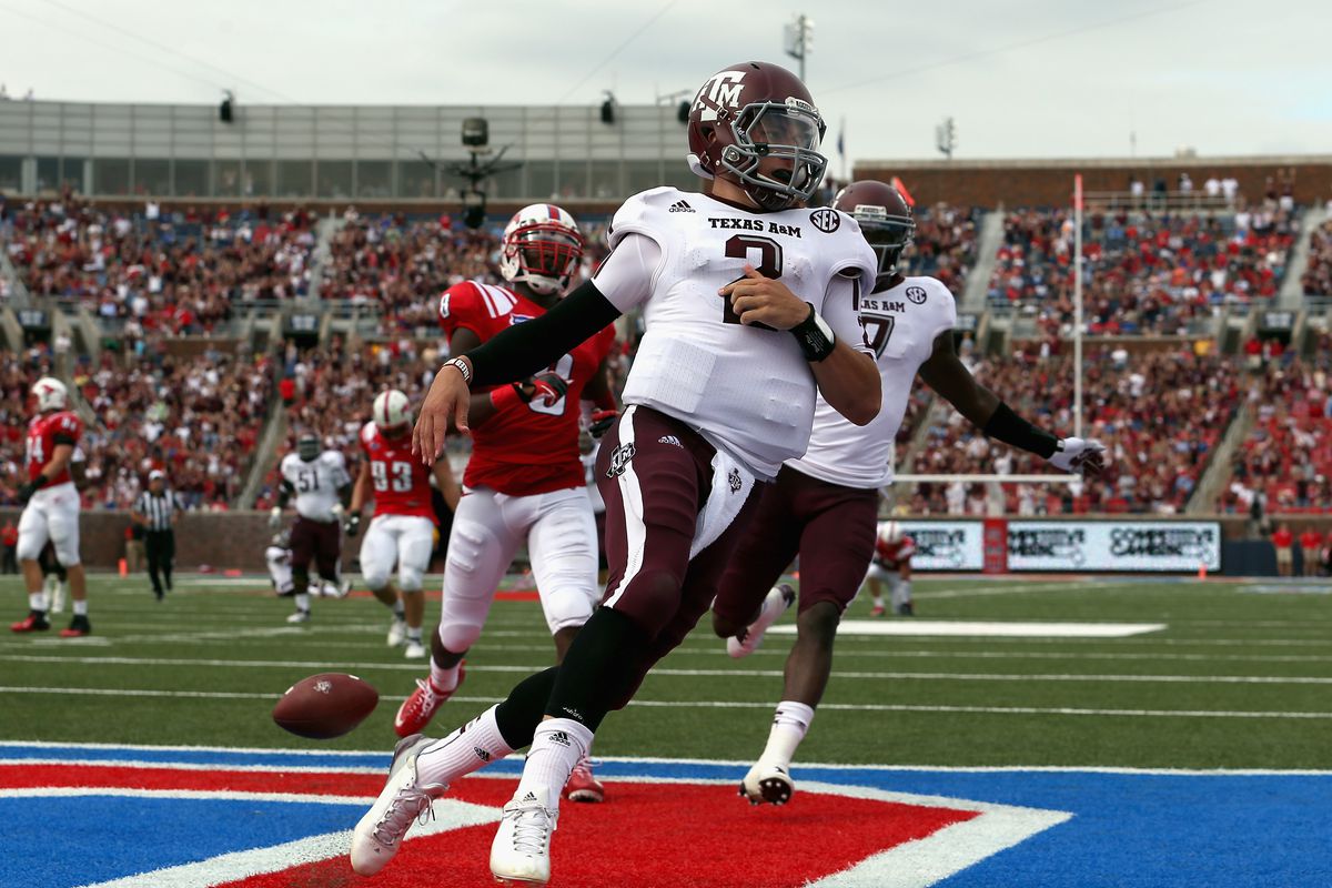 DALLAS, TX - SEPTEMBER 15:  Johnny Manziel #2 of the Texas A&M Aggies runs for a touchdown against the Southern Methodist Mustangs at Gerald J. Ford Stadium on September 15, 2012 in Dallas, Texas.  (Photo by Ronald Martinez/Getty Images)