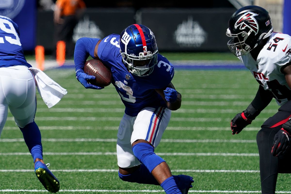 New York Giants wide receiver Sterling Shepard (3) carries the ball as Atlanta Falcons linebacker Foye Oluokun (54) defends in the first half at MetLife Stadium.