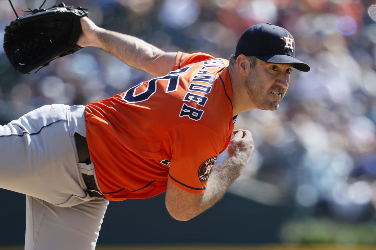 Justin Verlander of the Houston Astros pitches against the Detroit Tigers during the fifth inning at Comerica Park on August 27, 2023 in Detroit, Michigan.