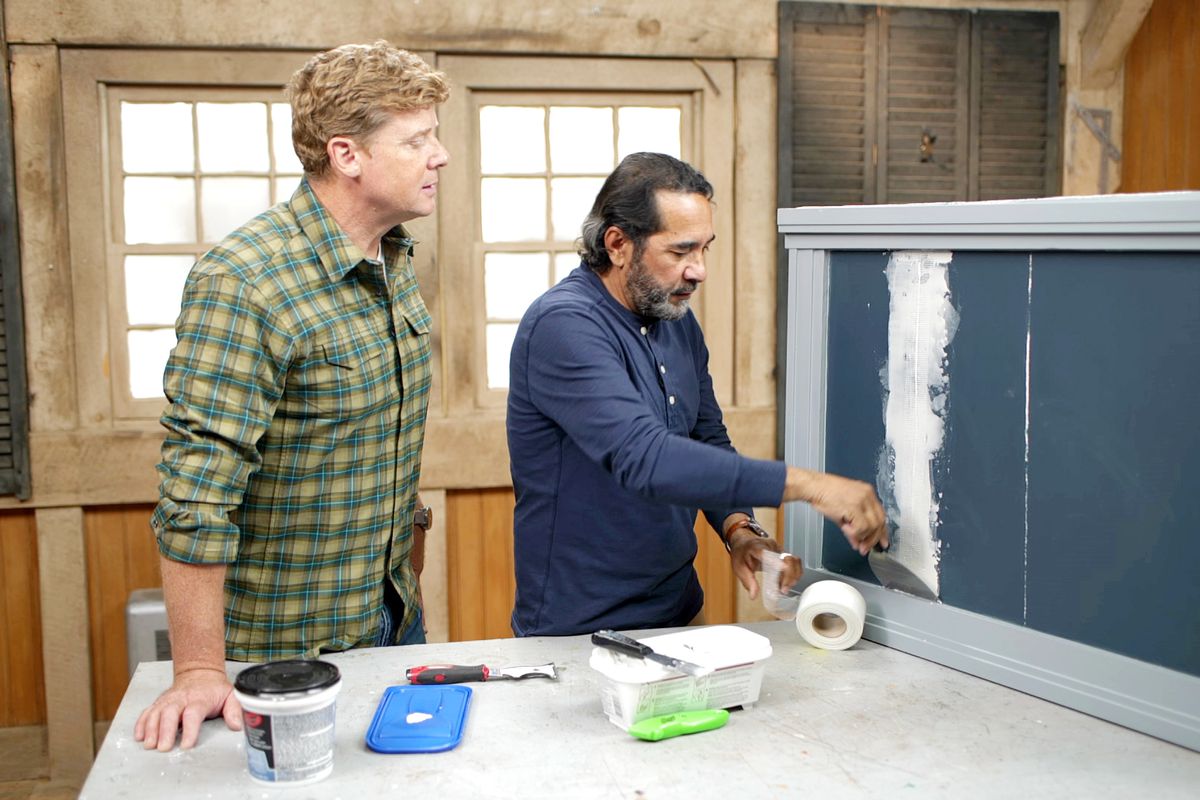 S20 E14, Mauro Henrique teaches Kevin O’Connor about plaster