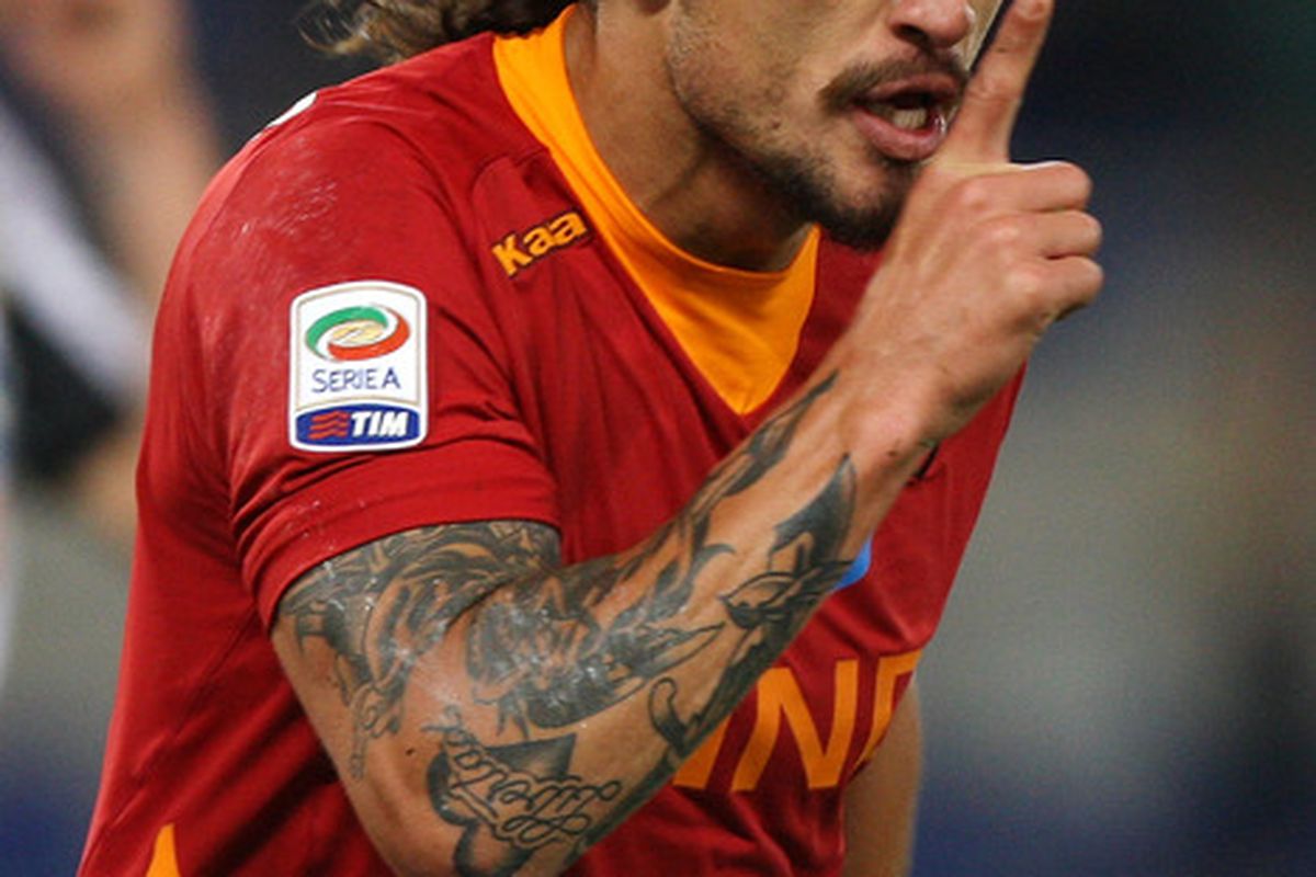 ROME, ITALY - APRIL 11:  Daniel Osvaldo of AS Roma celebrates after scoring the opening goal during the Serie A match between AS Roma and Udinese Calcio at Stadio Olimpico on April 11, 2012 in Rome, Italy.  (Photo by Paolo Bruno/Getty Images)