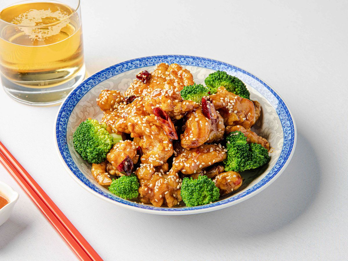 Plate of General Tso’s chicken with broccoli
