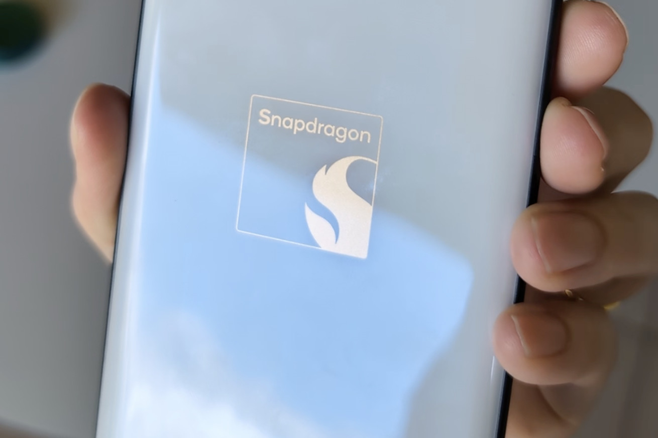 Image of Snapdragon logo on a white device with blue sky reflected.