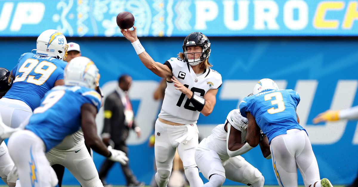 Jaguars go out west and dominate Chargers, 38-10