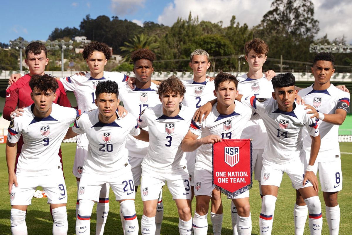 Adam Beaudry and the U.S. U-17 Men’s Youth National Team Line-up ahead of their Round of 16 match in the Concacaf U-17 Championship against the Dominican Republic U-17s.