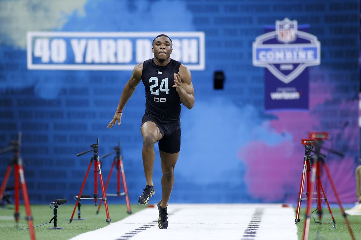 Defensive back Jeff Okudah of Ohio State runs the 40-yard dash during the NFL Combine at Lucas Oil Stadium on February 29, 2020 in Indianapolis, Indiana.
