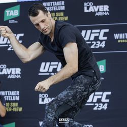 Callan Porter shows off his grappling at UFC 234 workouts.