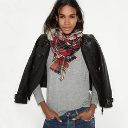 Madewell <a href="http://philly.racked.com/archives/2013/10/14/the-5-must-have-fall-2013-from-madewell-head-of-design-somsack-sikhounmuong.php">opened</a> a location on Walnut Street in October, in the space formerly occupied by Arden B. [Image credit: <a