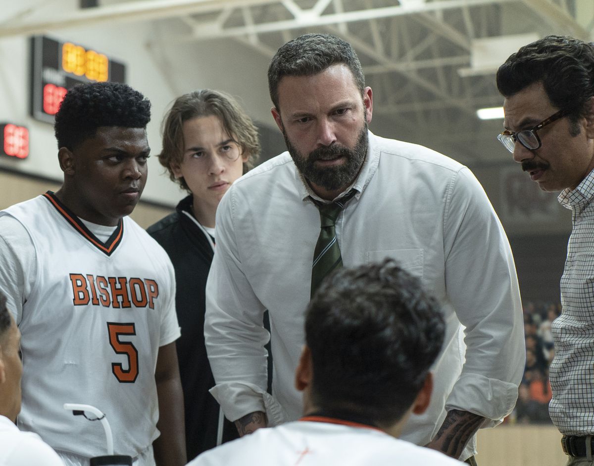 The Way Back review: Ben Affleck shines as a grieving, alcoholic coach - Vox