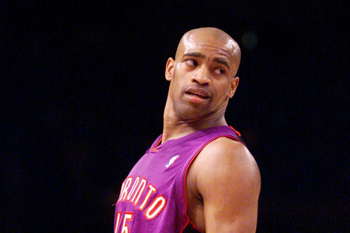 Toronto Raptors Vince Carter glances over his shoulder durin. 