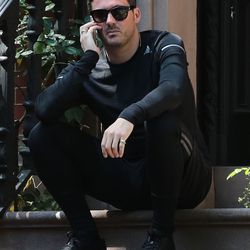 Dave Gardner (Liv Tyler's boyfriend) copped someone's stoop wearing all black before getting coffee.