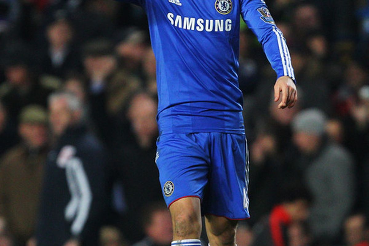LONDON, ENGLAND - MARCH 01:  David Luiz of Chelsea celebrates his goal during the Barclays Premier League match between Chelsea and Manchester United at Stamford Bridge on March 1, 2011 in London, England.  (Photo by Clive Rose/Getty Images)