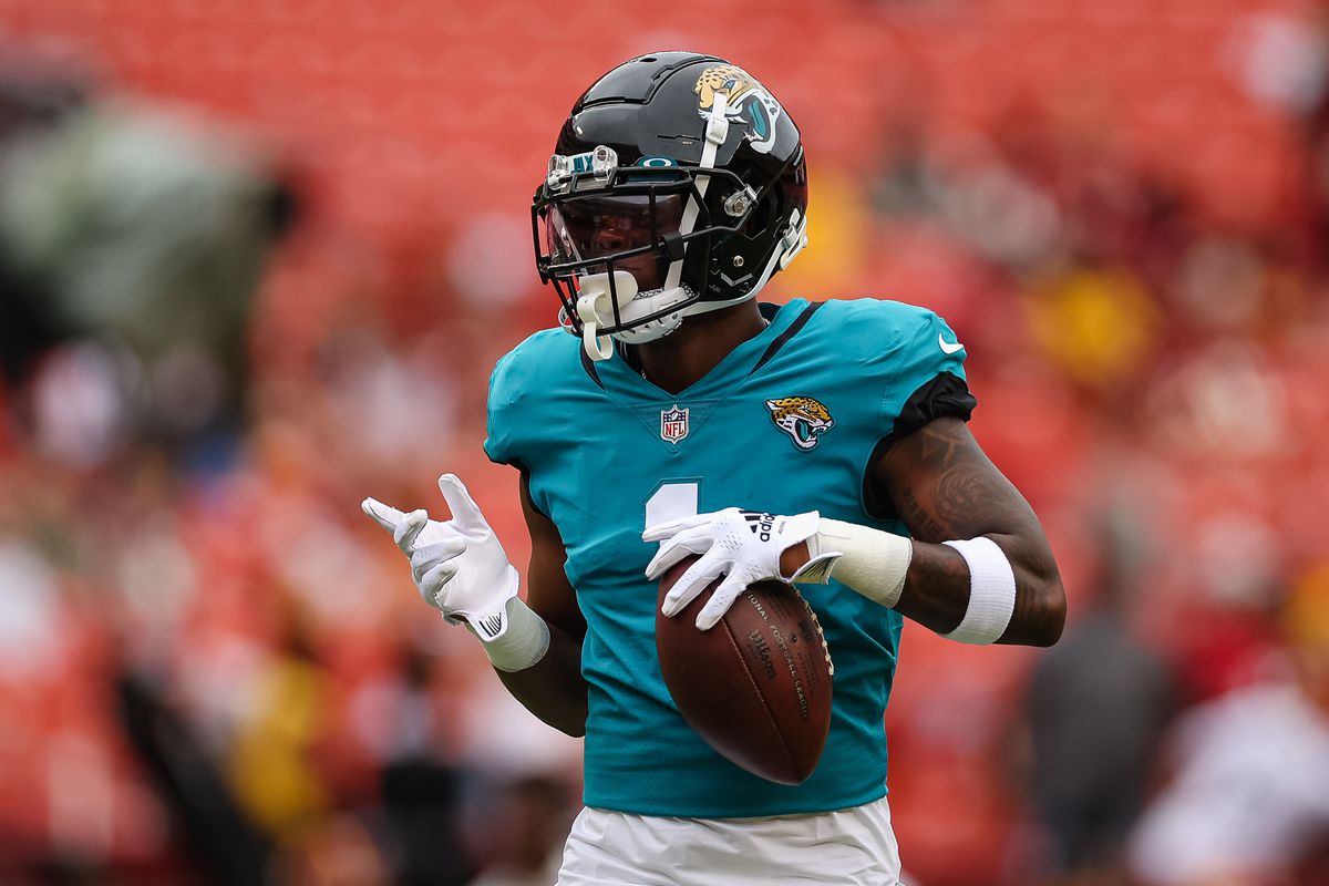 Jacksonville Jaguars running back Travis Etienne Jr. (1) warms up before the game against the Washington Commanders at FedExField.