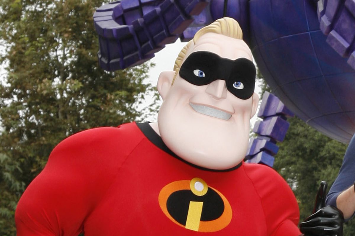 Holly Hunter Meets The Incredibles At Disneyland