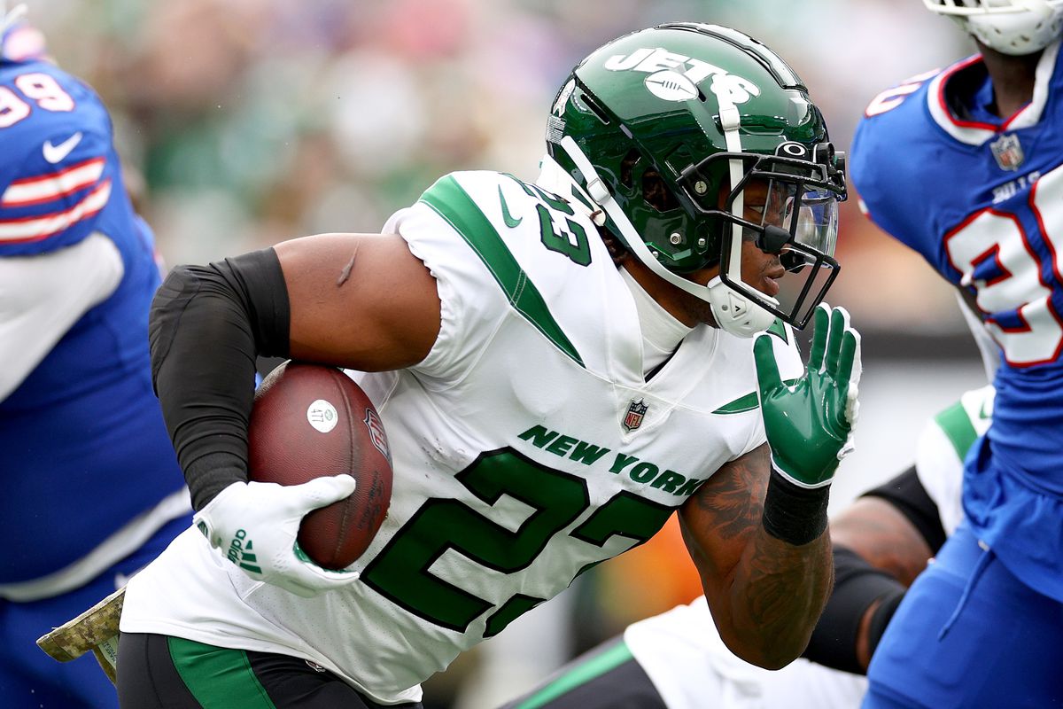 EAST RUTHERFORD, NEW JERSEY - NOVEMBER 06: James Robinson #23 of the New York Jets runs with the ball in the first quarter of a game against the Buffalo Bills at MetLife Stadium on November 06, 2022 in East Rutherford, New Jersey.