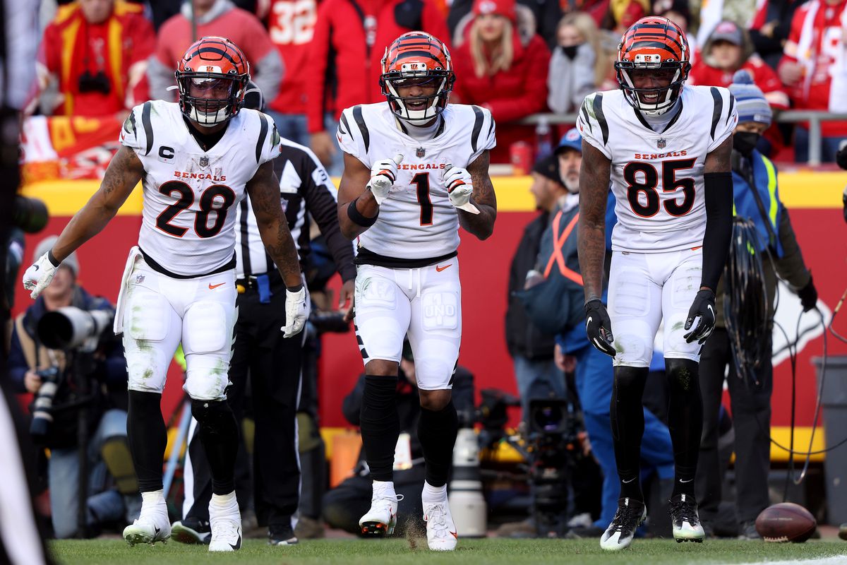 Wide receiver Ja’Marr Chase #1 of the Cincinnati Bengals celebrates with running back Joe Mixon #28 and wide receiver Tee Higgins #85 after catching a third quarter touchdown pass against the Kansas City Chiefs in the AFC Championship Game at Arrowhead Stadium on January 30, 2022 in Kansas City, Missouri.