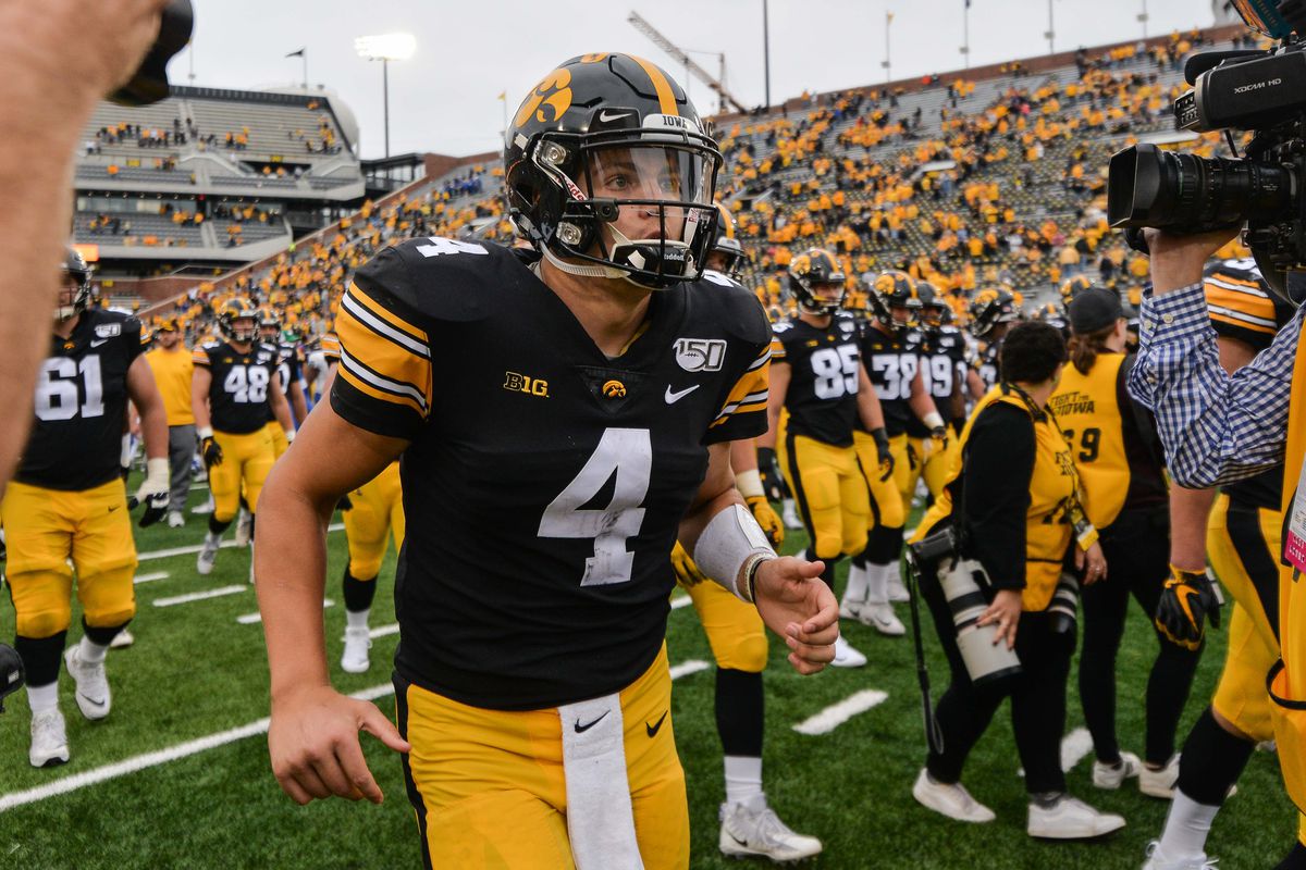 NCAA Football: Middle Tennessee at Iowa