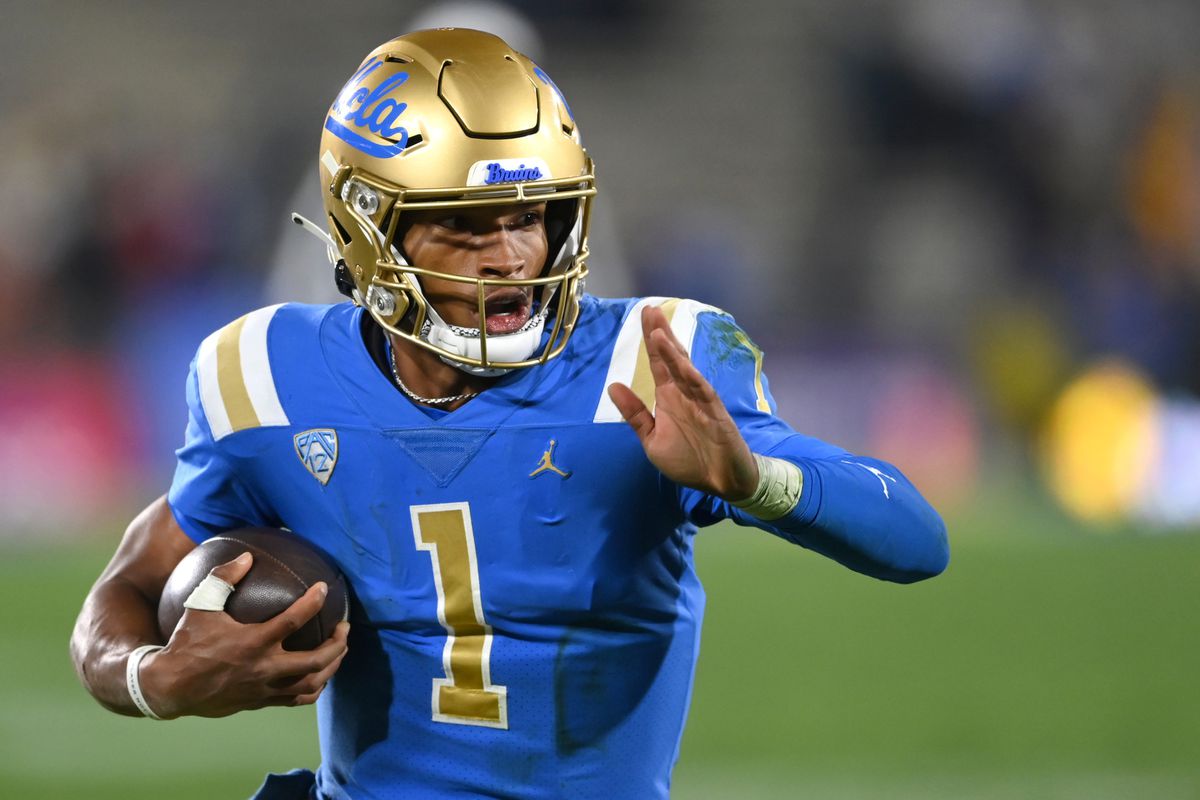 UCLA Bruins quarterback Dorian Thompson-Robinson runs for 17 yards and a first down against the California Golden Bears in the second half at the Rose Bowl.&nbsp;