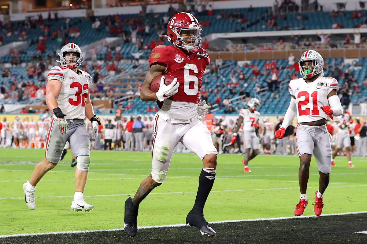 DeVonta Smith of the Alabama Crimson Tide rushes for a 42-yard touchdown during the second quarter of the College Football Playoff National Championship game against the Ohio State Buckeyes at Hard Rock Stadium on January 11, 2021 in Miami Gardens, Florida.&nbsp;