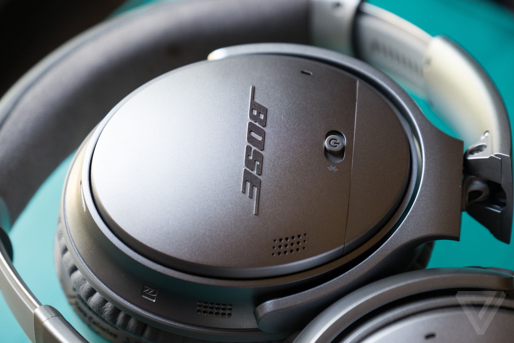 Hysterisk morsom eksplodere turnering Bose's noise-canceling QC35 II are back down to $179 today - The Verge