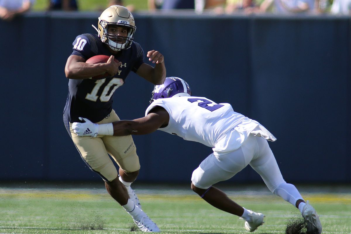 COLLEGE FOOTBALL: AUG 31 Holy Cross at Navy