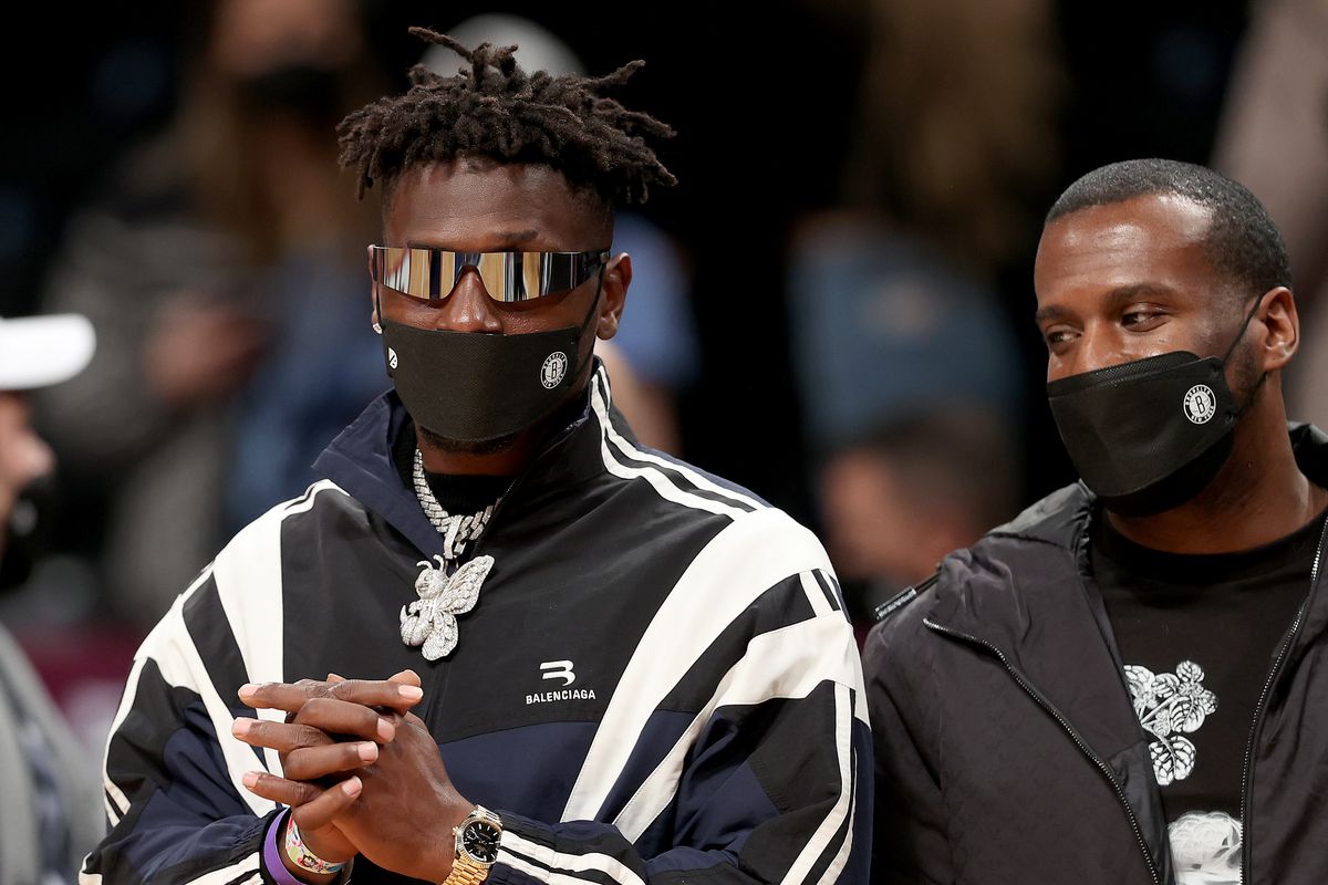 Former Tampa Bay Buccaneers receiver Antonio Brown attends the game between the Brooklyn Nets and the Memphis Grizzlies in the second half at Barclays Center on January 03, 2022 in the Brooklyn borough of New York City.