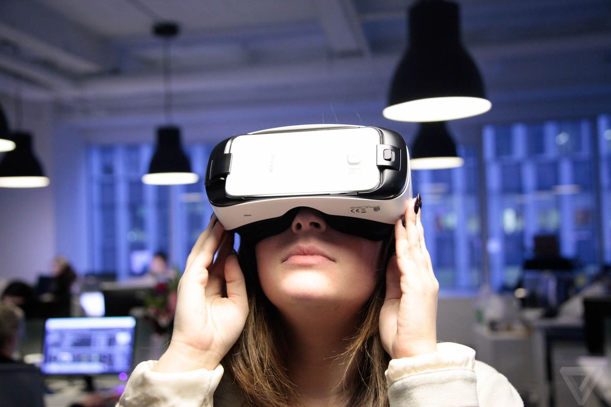 Samsung-virtual reality-stock-Nov2015-VERGE-07