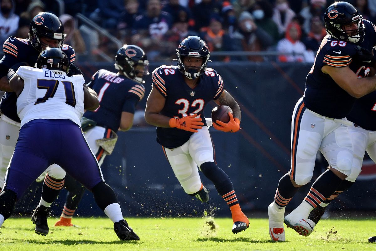 &nbsp;David Montgomery #32 of the Chicago Bears runs the ball in the game against the Baltimore Ravens during the first quarter at Soldier Field on November 21, 2021 in Chicago, Illinois.