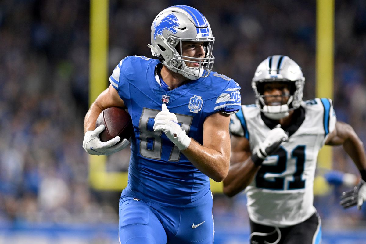 Detroit Lions tight end Sam LaPorta (87) runs into the end zone for a touchdown against the Carolina Panthers in the second quarter at Ford Field.&nbsp;