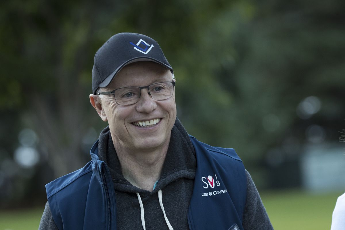 Venture capitalist Doug Leone seen arriving at the Sun Valley Conference.